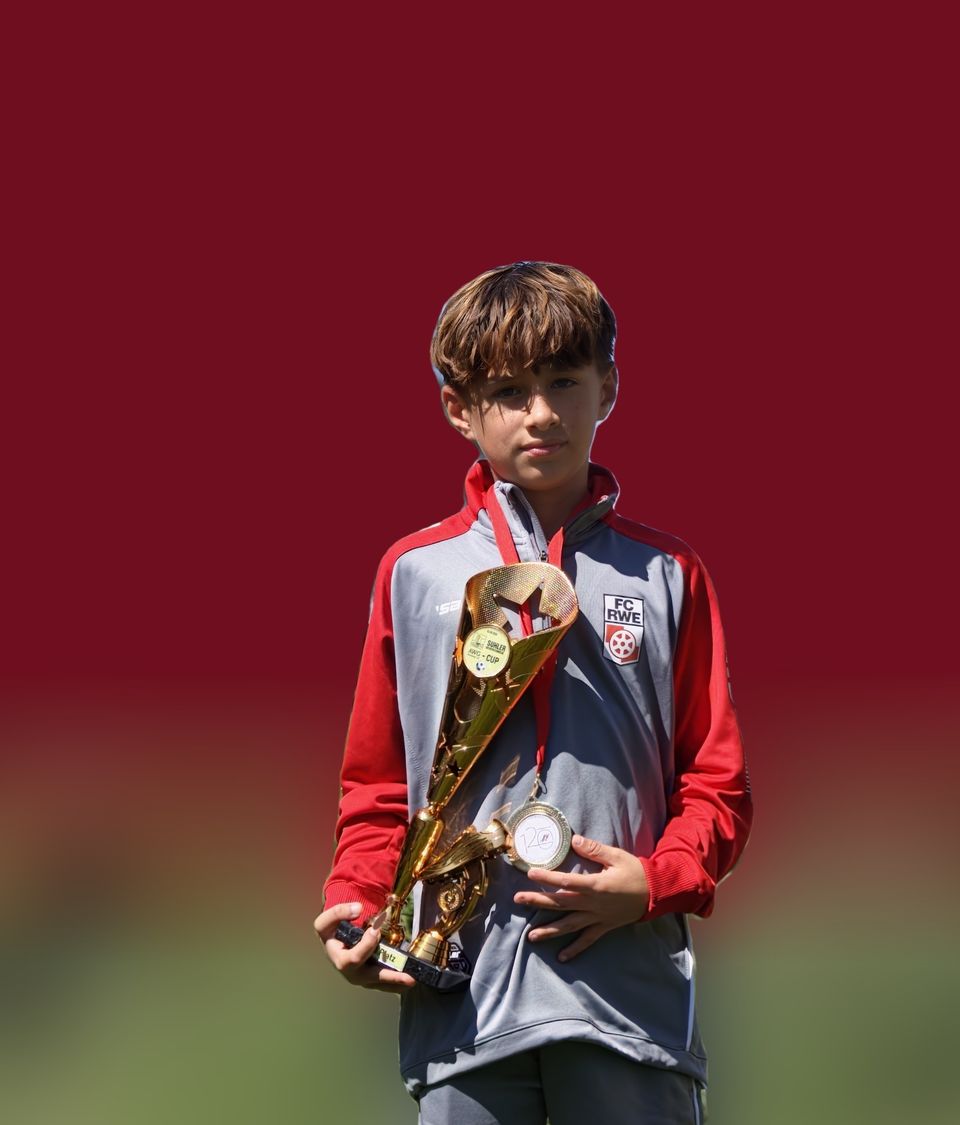 Andre Ibatullin with the Suhler AWG-Cup 2026 trophy