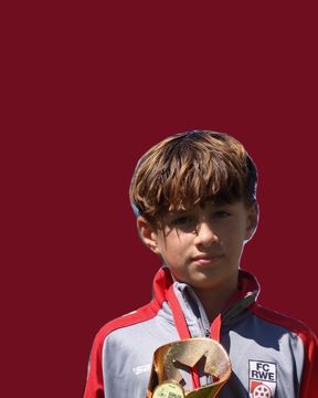 Andre Ibatullin with the Suhler AWG-Cup 2026 trophy